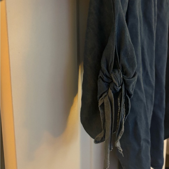 BNWOT Off shoulder/ boatneck denim (Tencel) top made in Italy, size small - Picture 3 of 5